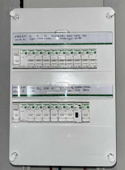 Pièce de vie de 20 M2 - Maison à OYRE