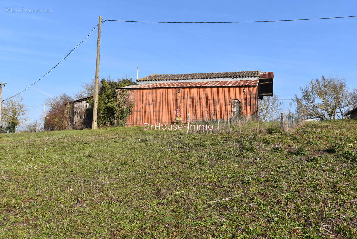 Terrain à SAINTE-FOY-DE-PEYROLIERES