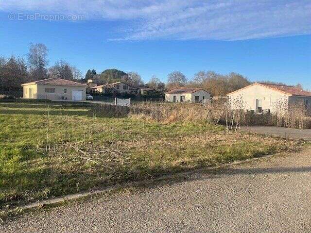 Terrain 663 m² à Gimont  - photo 2