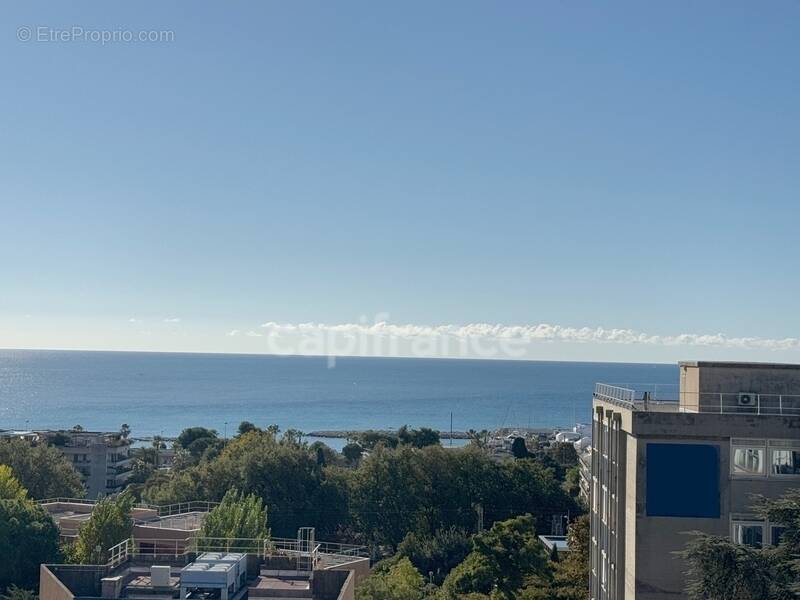 Appartement à SAINT-LAURENT-DU-VAR