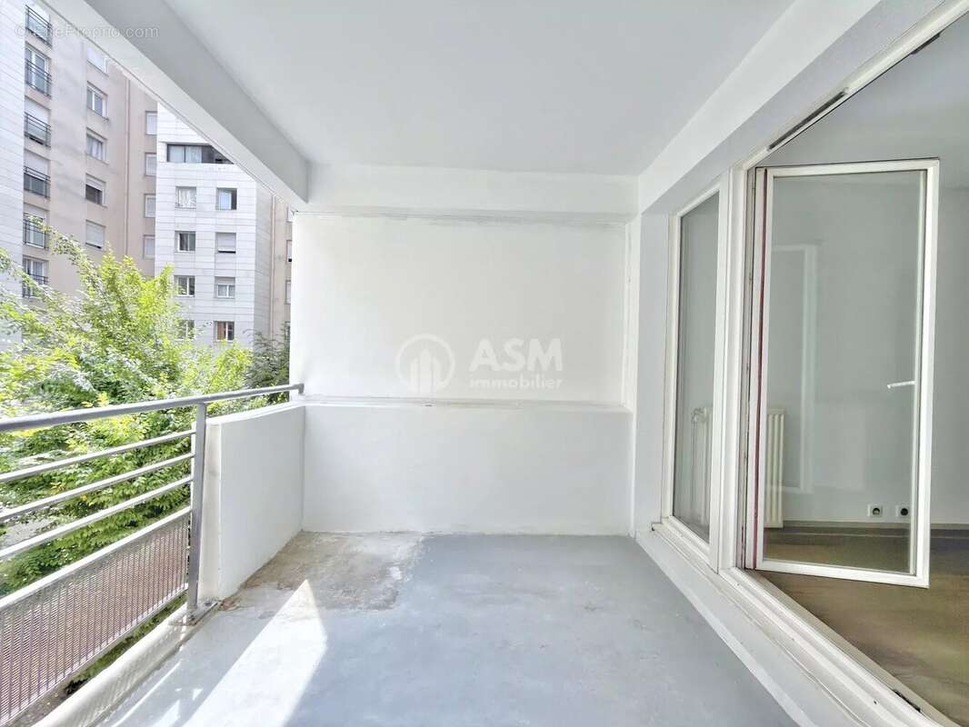 A VENDRE - 3 pièces avec une grande terrasse, cave et Parking - Faubourg de l'arche - photo 12