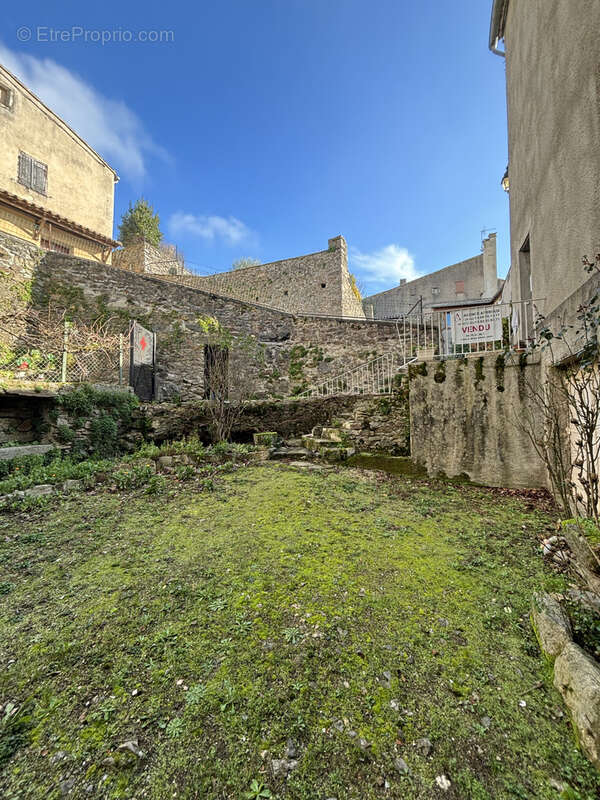 Au coeur d'un village de caractère dans la montagne noire, avec toutes commodités, maison avec cour - photo 13