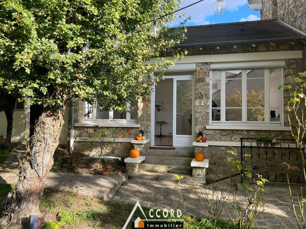 Maison à SARTROUVILLE