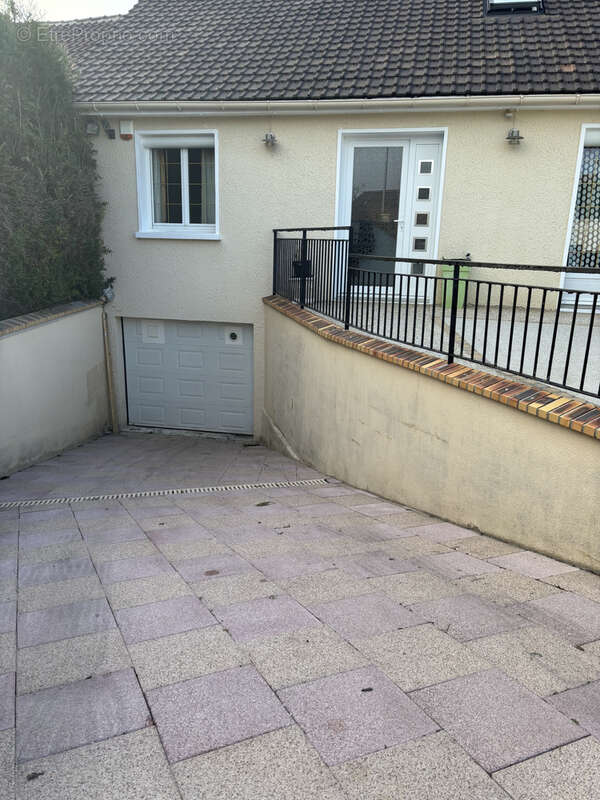 Maison à JOUY-LE-CHATEL