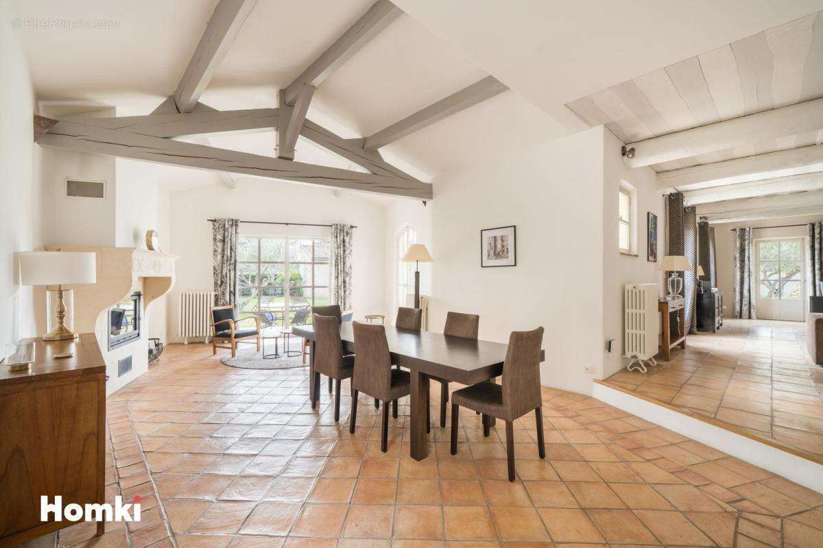 Maison à MONTAREN-ET-SAINT-MEDIERS