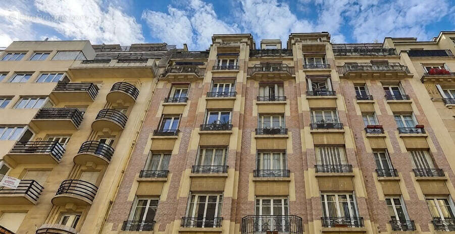 Appartement à PARIS-17E