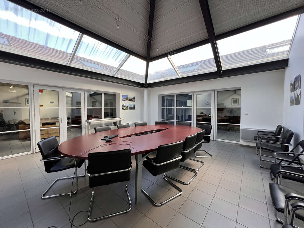 Commerce à TACOIGNIERES