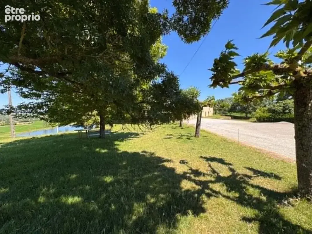 Corps de ferme - fort potentiel avec vue sur lac - photo 2