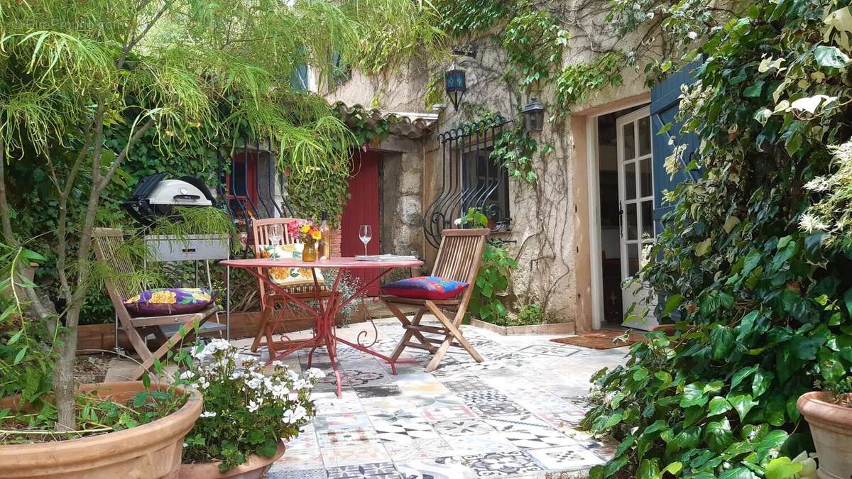 À Vendre  Propriété d'Exception avec Villa principale, Maison d'invité et Dépendance - photo 22