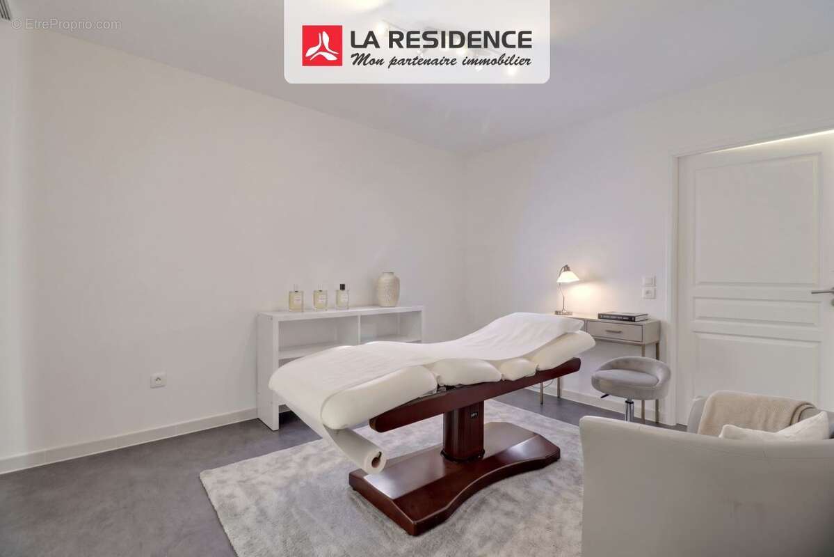 Commerce 65 m² à Roquebrune-Sur-Argens  - photo 4