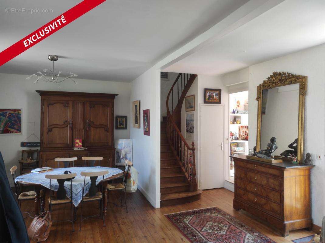 Maison à SAINT-JEAN-D'ANGELY