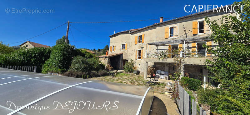 Maison à SAINT-MICHEL-DE-CHABRILLANOUX