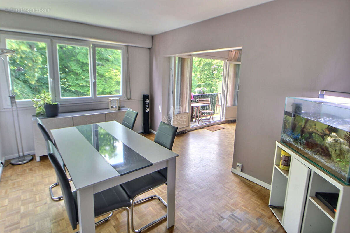 Appartement à VERNEUIL-SUR-SEINE