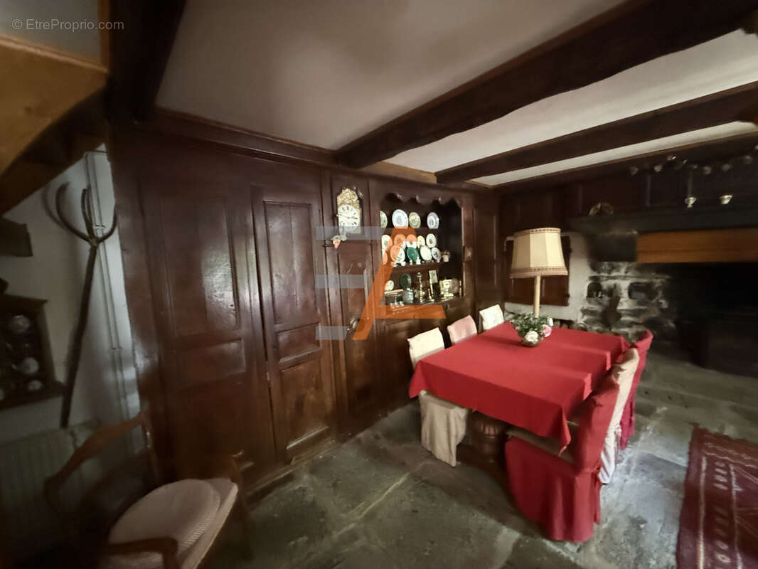 Maison à SAINT-JULIEN-CHAPTEUIL