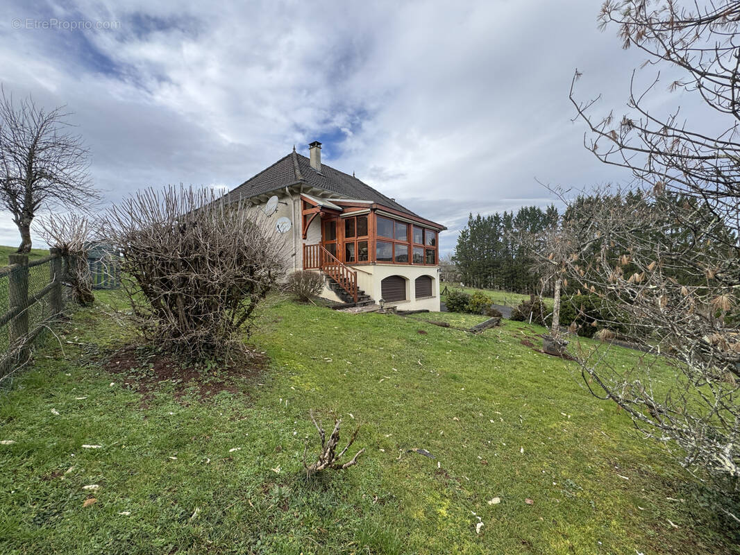 Maison à SAINT-BONNET-LA-RIVIERE