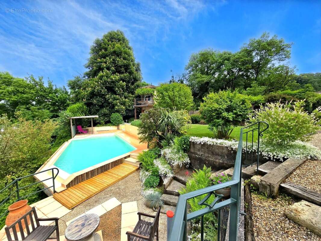 Maison à PESSAC-SUR-DORDOGNE