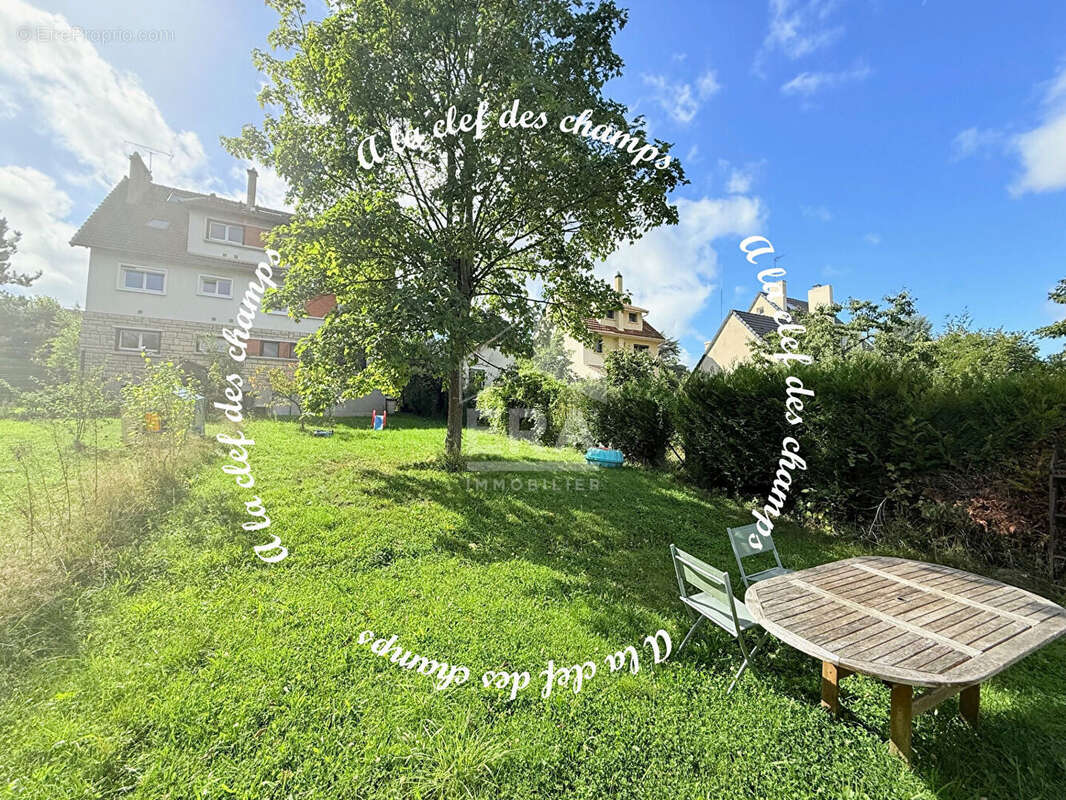 Appartement à BURES-SUR-YVETTE