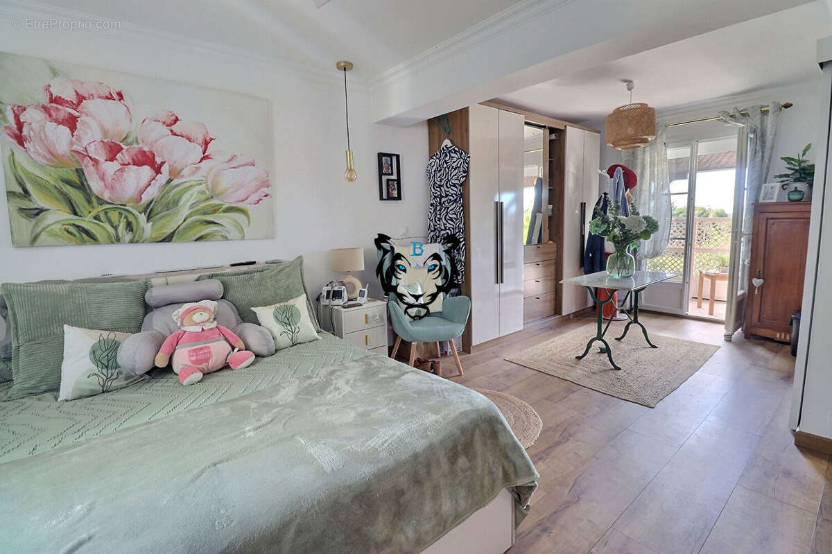 Maison à ROQUEBRUNE-SUR-ARGENS