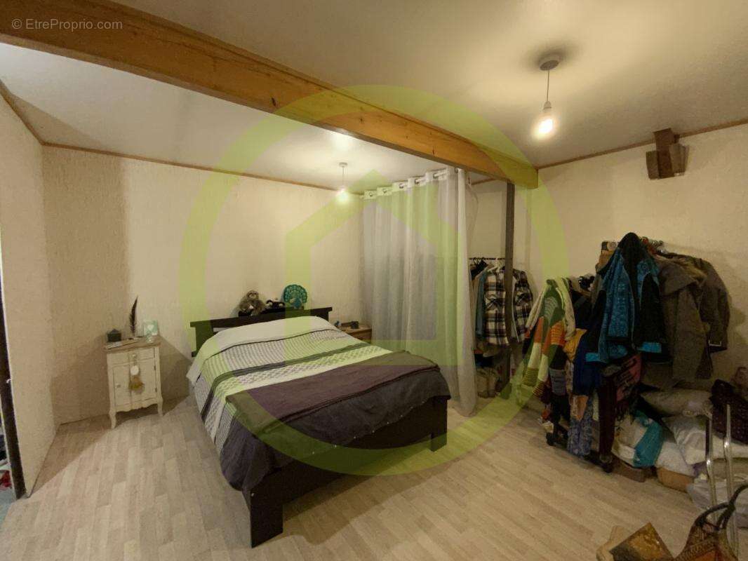 Maison à LIGNEROLLES