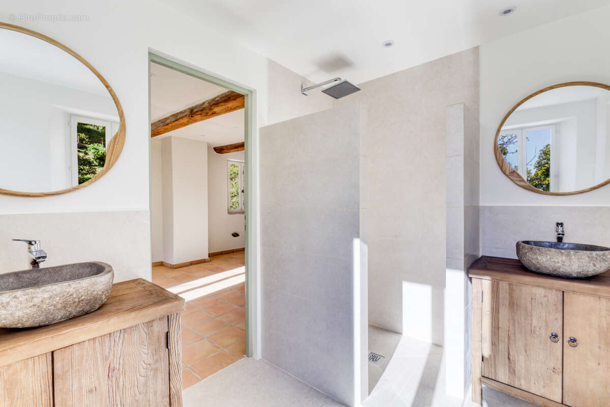 Maison à LA GARDE-FREINET