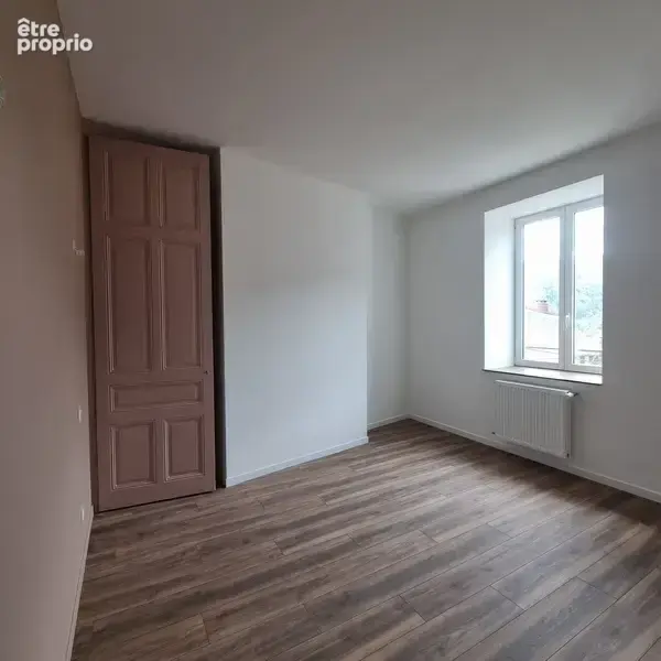 Saint-Claude, rue du Collège, Appartement T2 de 51 m2 vendu loué   Idéal investisseur - photo 2