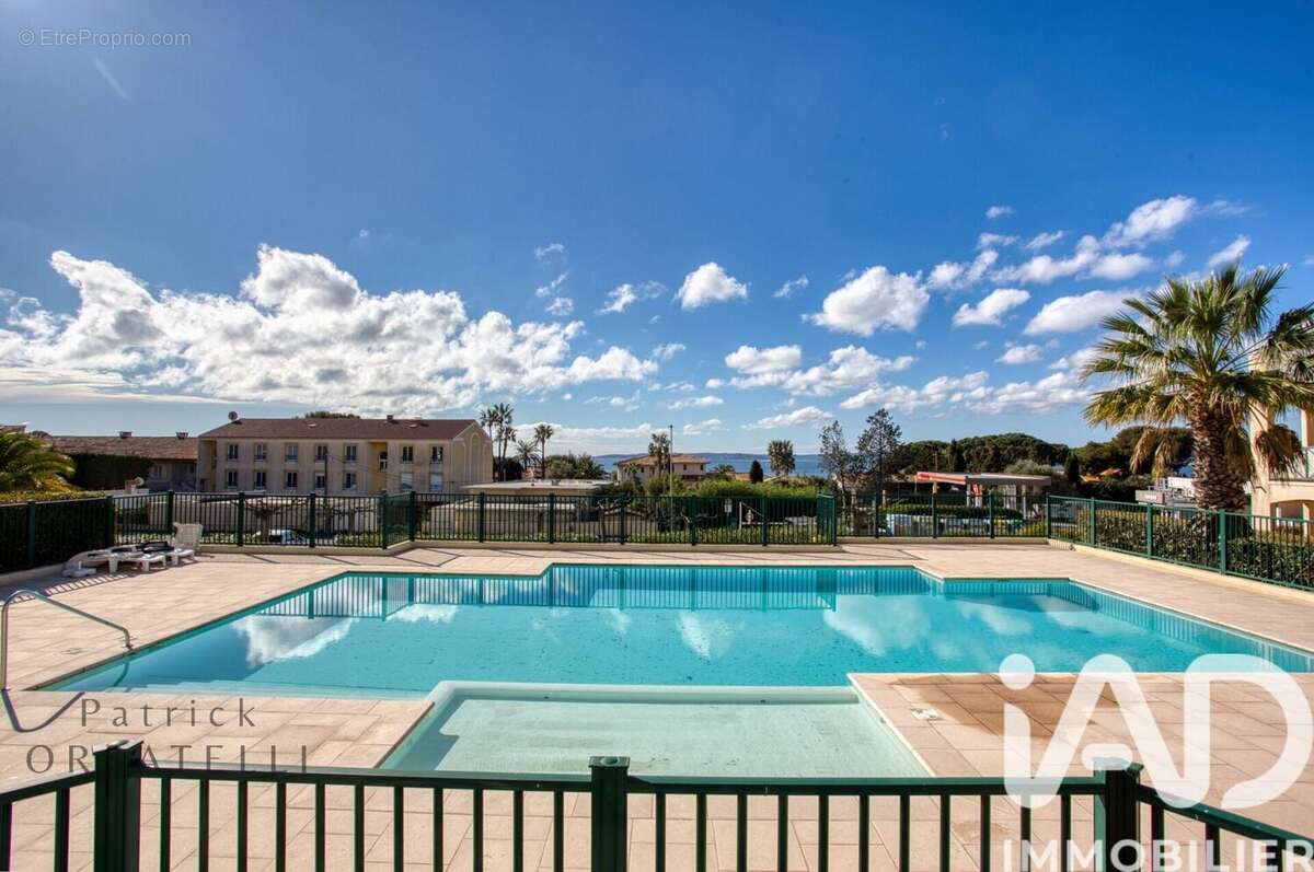 Photo 2 - Appartement à ROQUEBRUNE-SUR-ARGENS