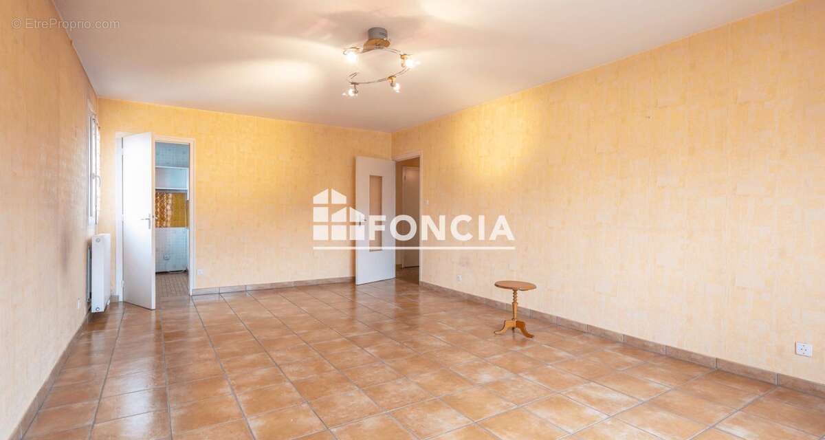 Appartement à SAINT-MARTIN-D'HERES
