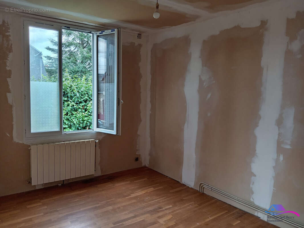 chambre - Maison à ISSOUDUN