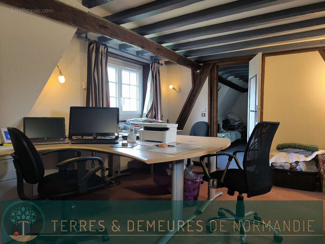 A 10 minutes de pont-audemer (27500), au calme, propriete normande, 3 chambres, terrain d'environ 2700m² avec dependances. - photo 12