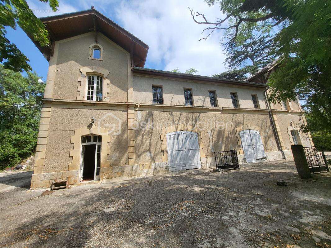 Chateau 32 pieces+dependances - propriete 9 hectares- jardin - photo 16