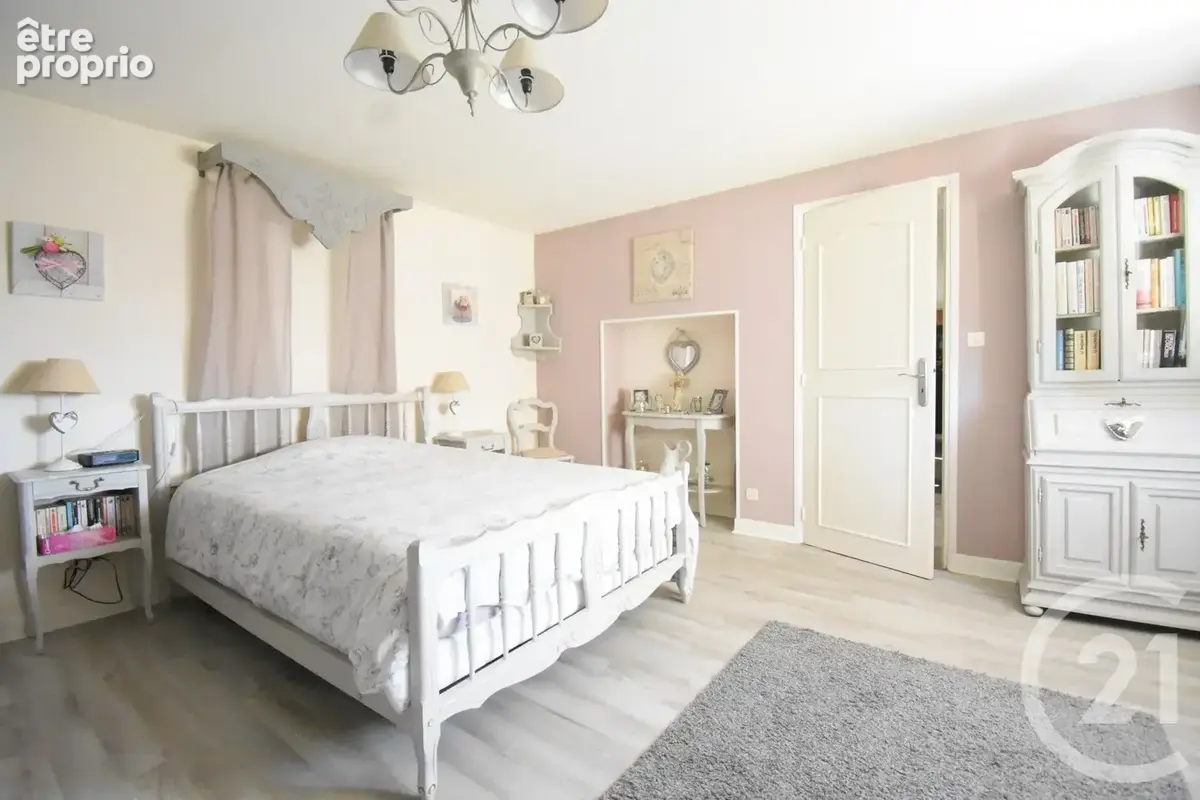 Maison 158 m² à Vendat  - photo 4