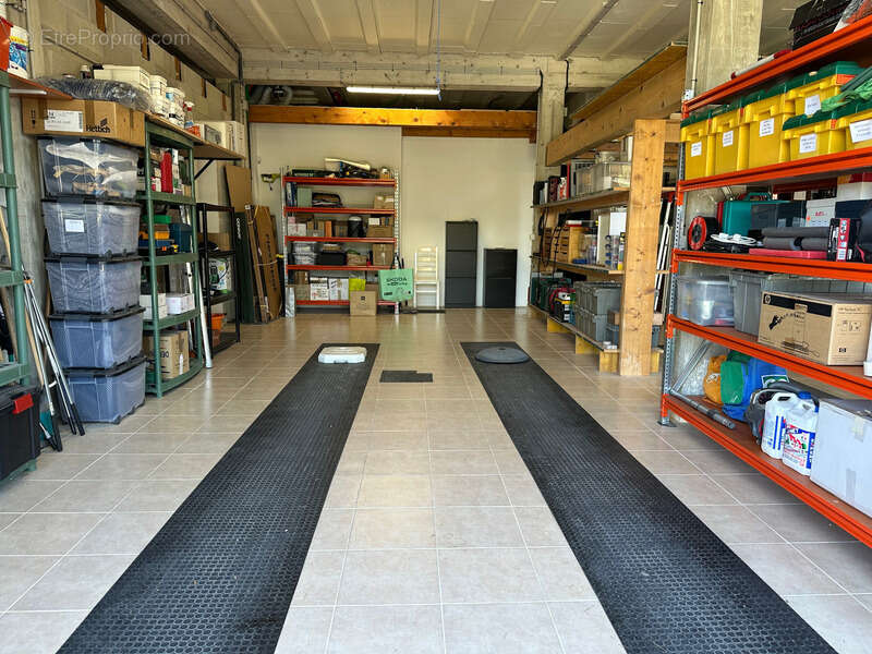 AIX EN PROVENCE LA DURANNE - Maison 159M2 -Double garage 80m2 -T3 50m2 - Terrain 1236m2 - photo 18