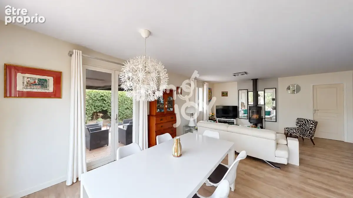 Maison de plain-pied   3 chambres, piscine et grand garage - photo 10