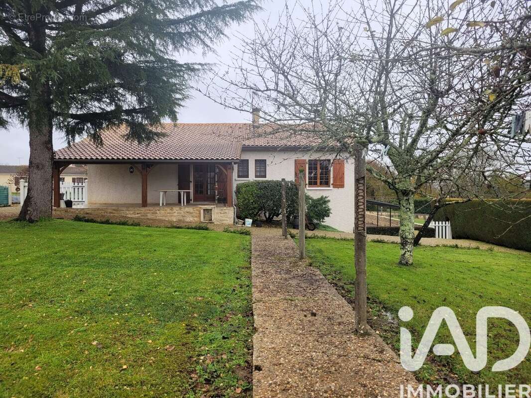 Photo 2 - Maison à CHAMPAGNE-MOUTON