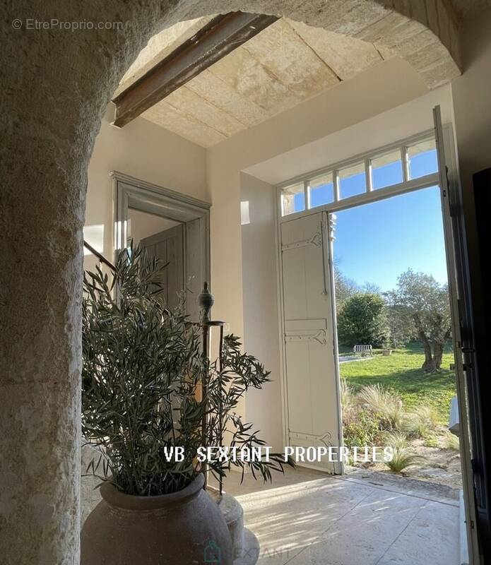 Maison à CAMIAC-ET-SAINT-DENIS