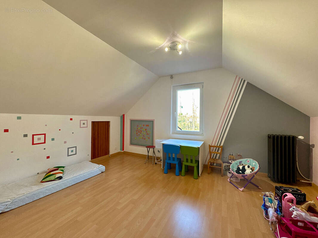 Maison à SULLY-LA-CHAPELLE