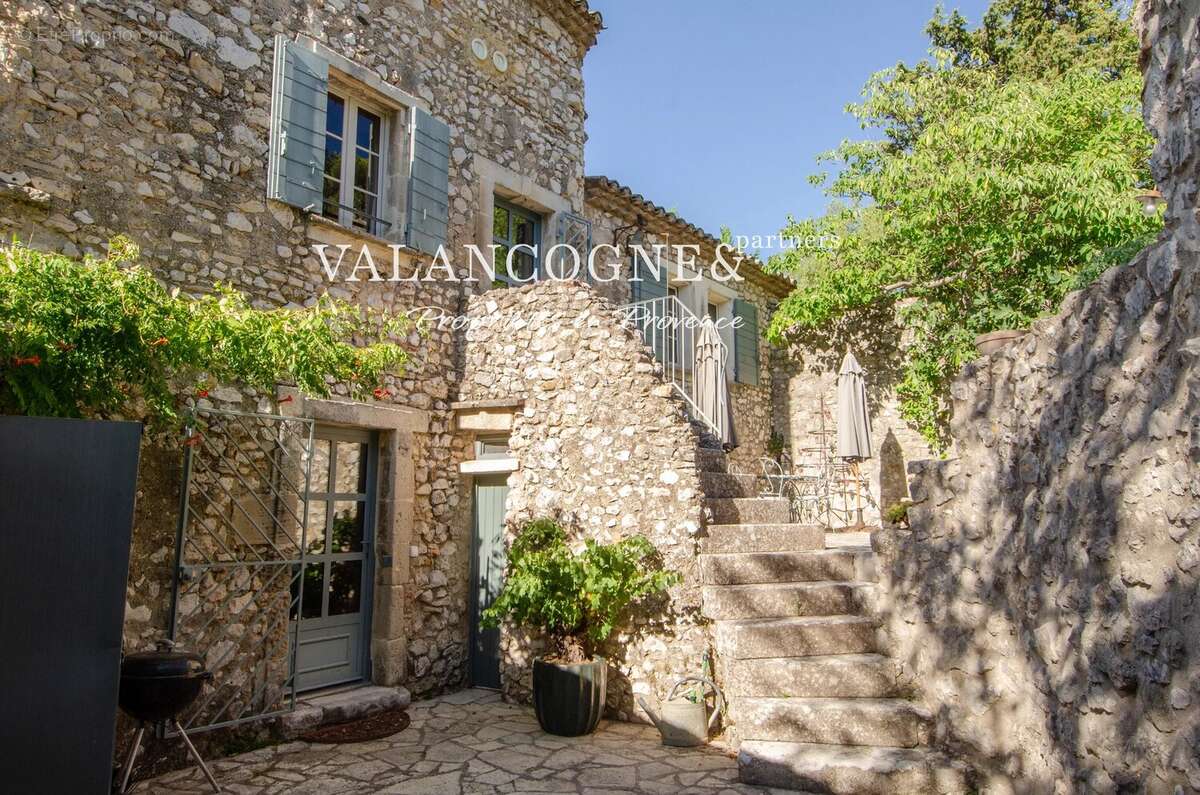 Charmante maison de village en pierre à Eygalières - photo 3