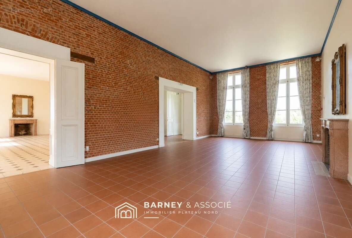 525 m² à Saussay  - photo 9