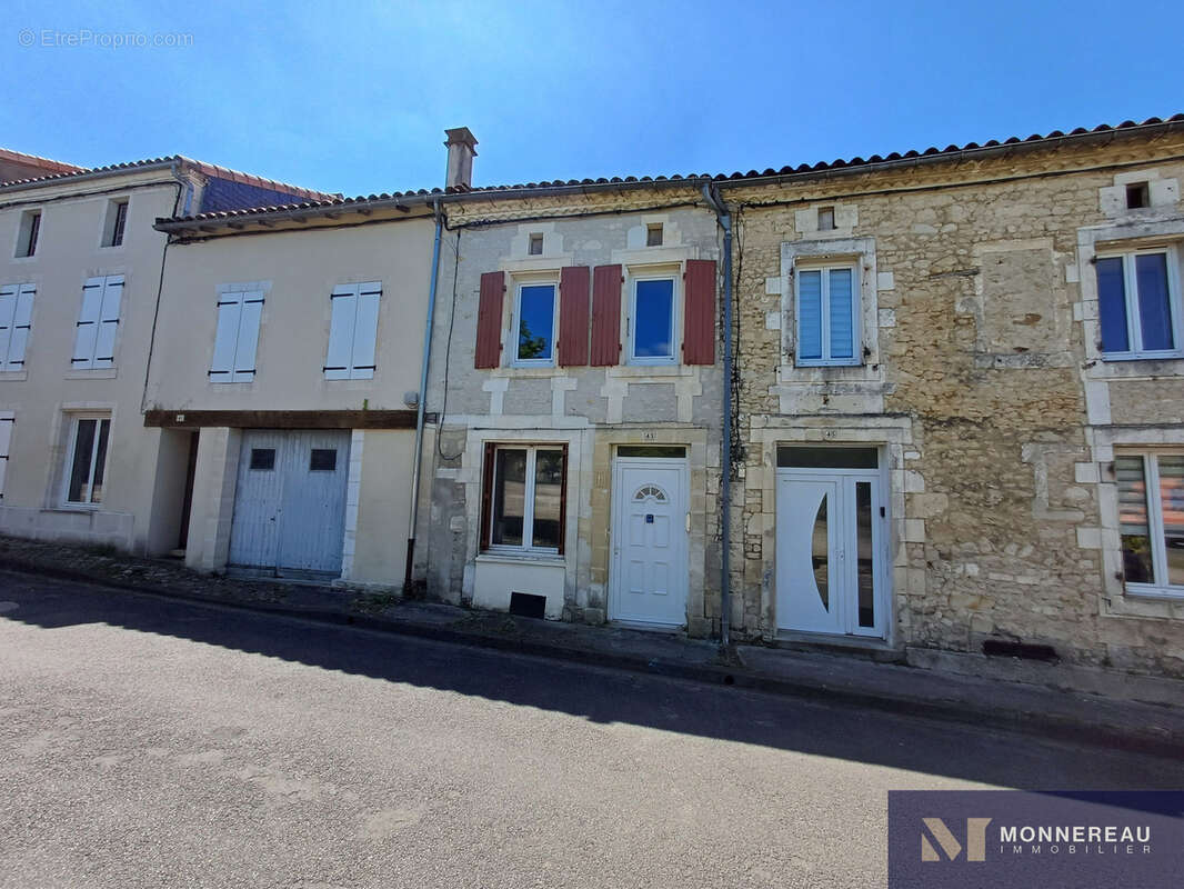 Maison à BAIGNES-SAINTE-RADEGONDE