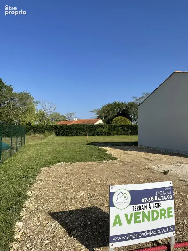 Terrain à bâtir 810m2 hors lotissement à Saint Savinien - photo 2