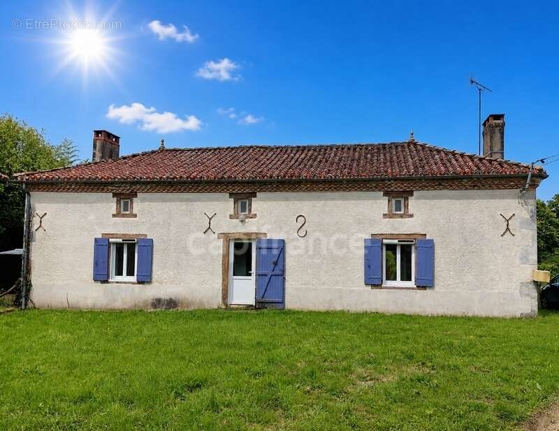 Maison en pierre 115m2 4 pièces ADRIERS (86) - photo 2