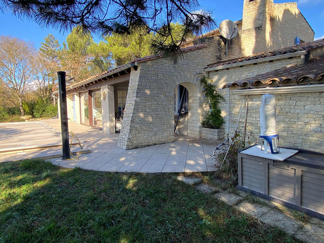 Maison type mas provençal, piscine, terrain 3300 m² - photo 9