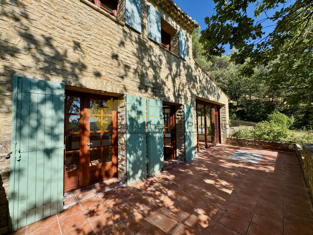 À vendre   Villa de caractère avec vue dominante, piscine et 4 chambres - photo 4