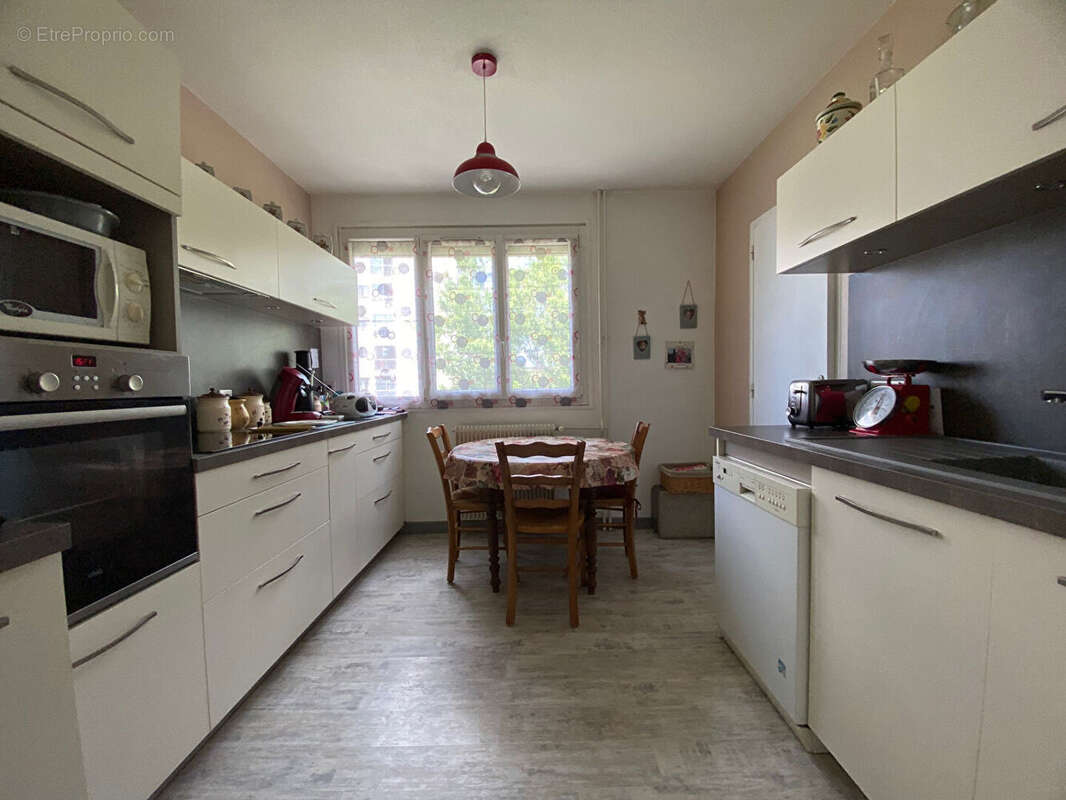 Appartement Lons-Le-Saunier / 5 pièces / 3 chambres / 92 m² - photo 5