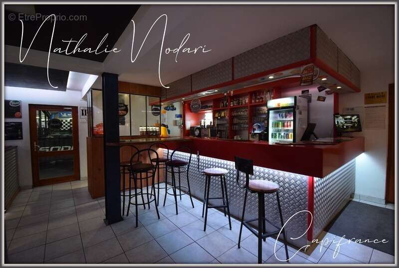 Commerce à LE MENIL