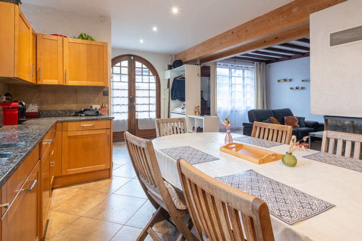 Maison à CHALLEX