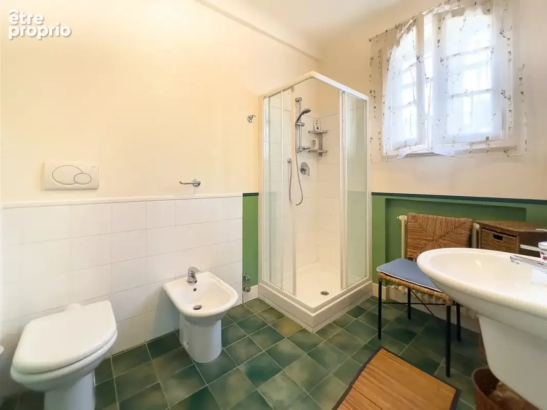 Spacieuse villa avec jardin plat et piscine - photo 14