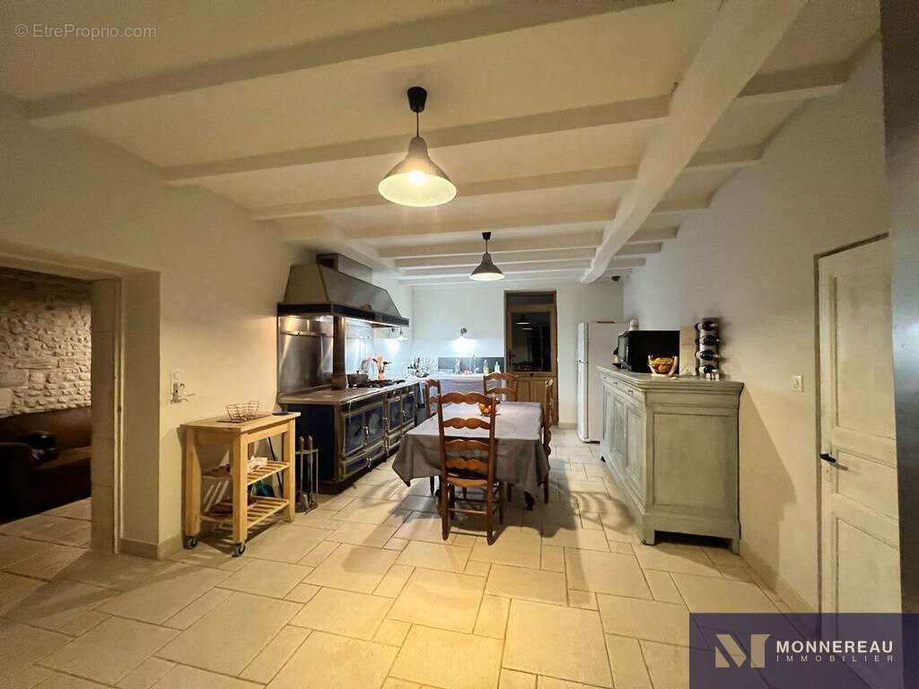 Maison à BARBEZIEUX-SAINT-HILAIRE