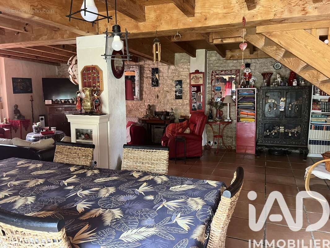 Maison 114 m² à Meursac  - photo 2
