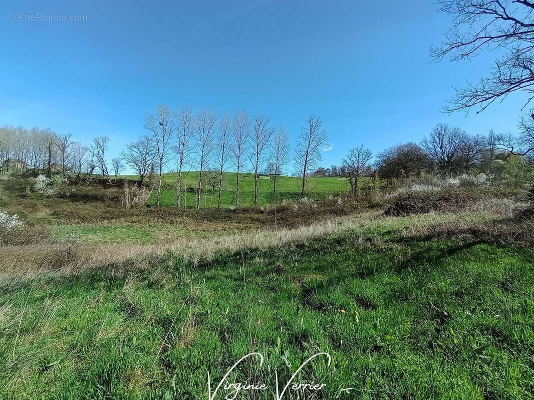 Terrain à LOUIGNAC